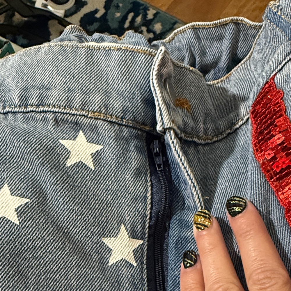 Star-Patterned Jean Shorts With Red Sequin Stripes - image 5